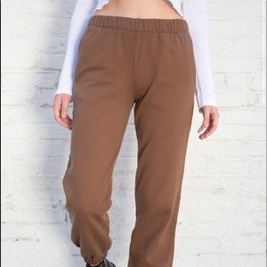Brandy Melville ROSA SWEATPANTS Brown